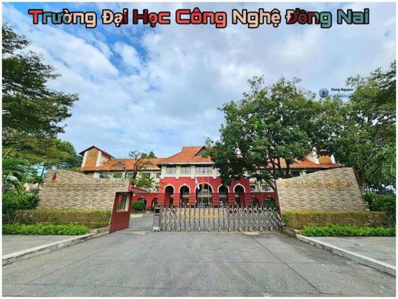 Nhà Phố hiện đại, cực nét, ngay sau trường đhcn đồng nai, kp5, phường trảng dài, Tp biên hoà.