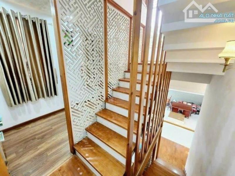 Cho thuê biệt thự sân vườn 1.400m² mặt tiền đường ven sông Bửu Long biên hoà giá cực rẻ