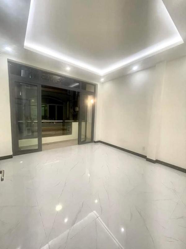 Nhà 3 tầng , DT,48m2, Giá 5,45 tỷ.