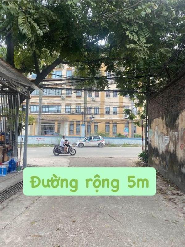 NHÀ PHỐ GẦN GA ĐỒNG QUANG —————————————————— - Mặt tiền rộng, đường trước nhà 6m sân để 2-3 ô tô - V