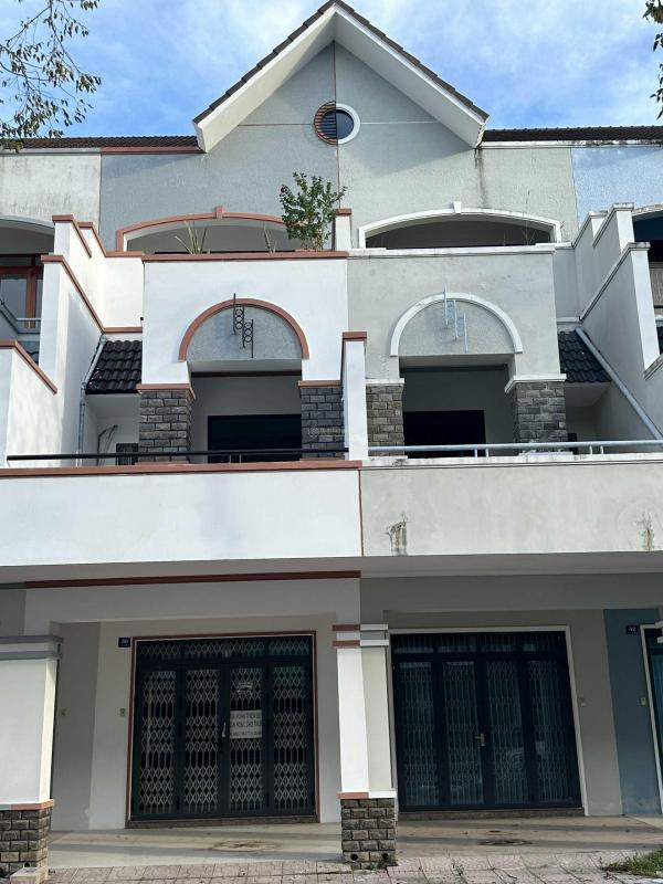 Chính chủ cần bán căn nhà mặt tiền đường lớn Võ Văn Kiệt Khu dân cư Minh Châu Sóc Trăng