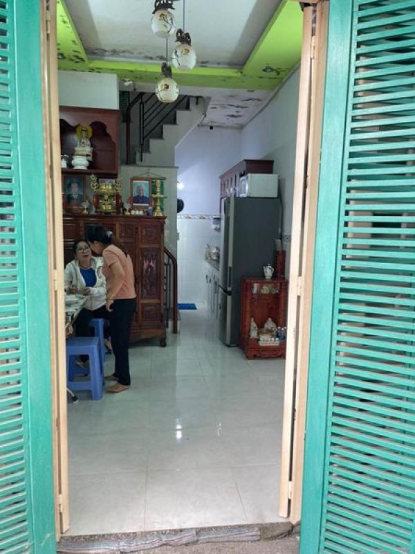  2 lầu - 2 phòng  - 2wc  + Sân Thượng 