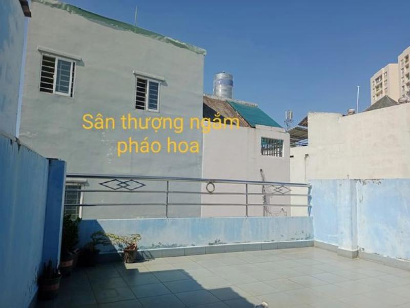 Nhà 1/ đường hòa bình q11. 