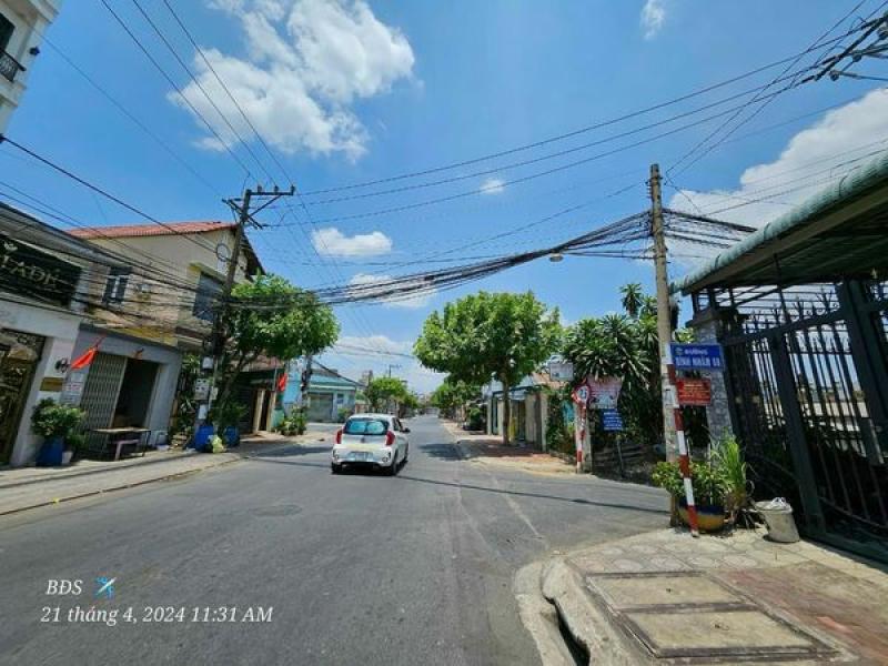  Bán lô đất đẹp đường nhựa mặt tiền bình nhâm 88 ,ngay kdc lâu đài vàng