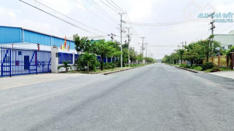 CHO THUÊ NHÀ XƯỞNG 2.700M2 THUỘC HUYỆN ĐỨC HÒA, LONG AN