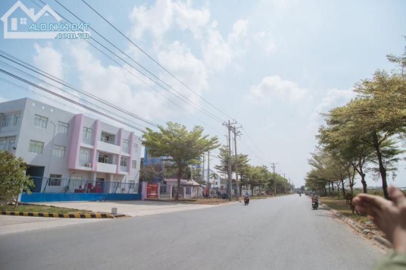 CHO THUÊ NHÀ XƯỞNG 800M2 Ở HUYỆN ĐỨC HÒA, LONG AN