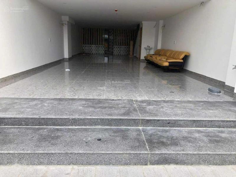 Cho thuê nhà 3 tầng, DT = 120m2 (6x20m) MT đường 23/10, giá 15 triệu/tháng ngay chân cầu vượt