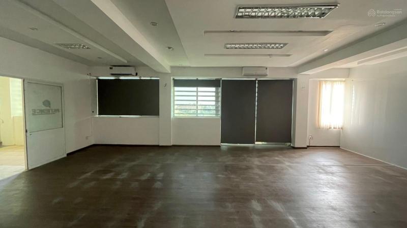 Văn phòng 90m2, giá chỉ 15triệu/tháng, gần sân bay, ngay trung tâm thành phố