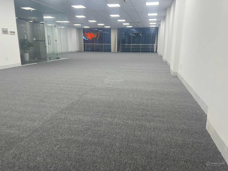 Cho thuê tòa nhà văn phòng 34 Tiền Giang P2 Tân Bình 10x20m, kết cấu 2 hầm 1 trệt 7 tầng