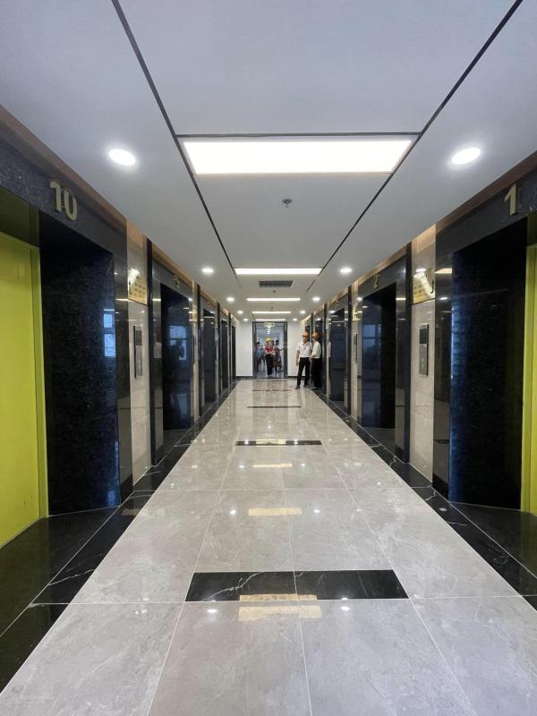Bán căn góc siêu VIP Hoàng Huy Commerce 2 phòng ngủ 2WC, DT 68m2, BC hướng Đông và Bắc, giá 2,2 tỷ