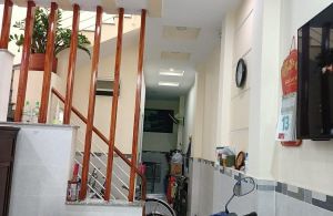 HẺM XE HƠI, ĐỐI DIỆN CÔNG VIÊN LÊ THỊ RIÊNG, CMT8, 60m2, CHỦ CÔNG CHỨC MUỐN BÁN NHANH