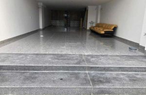 Cho thuê nhà 3 tầng, DT = 120m2 (6x20m) MT đường 23/10, giá 15 triệu/tháng ngay chân cầu vượt